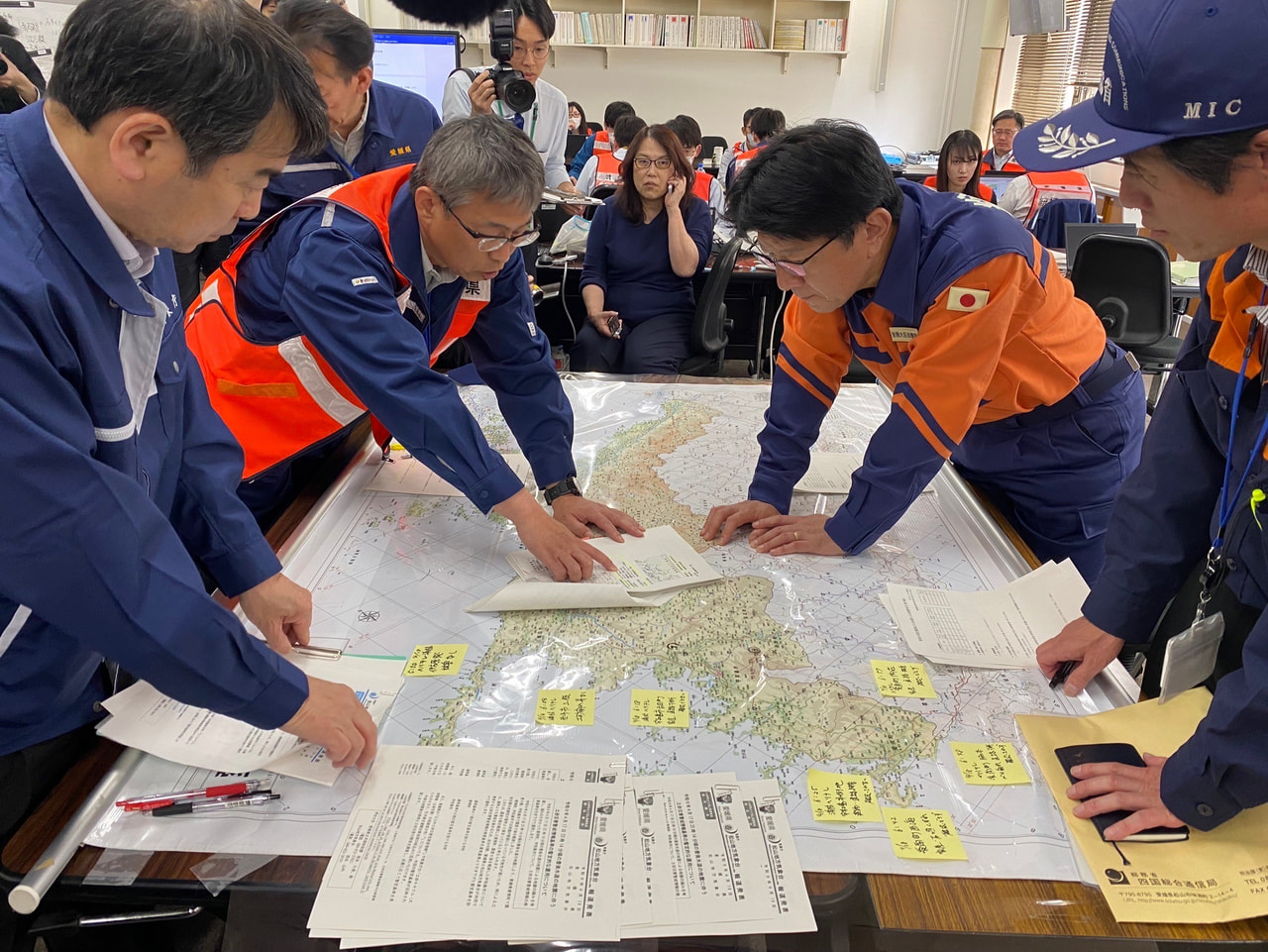 4月17日の豊後水道を震源とする地震を受けての愛媛県視察