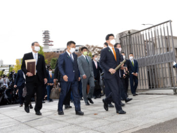 国会に一番乗りで初登院（11月10日）